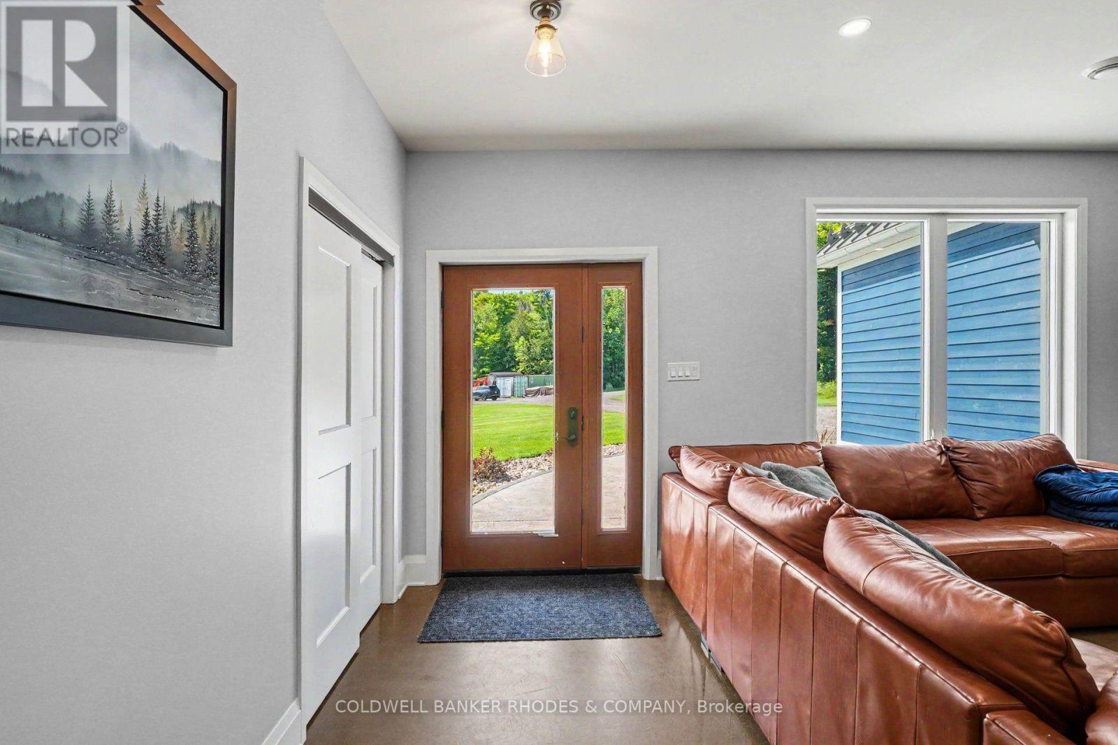 780 MCKENZIE AVENUE - 3