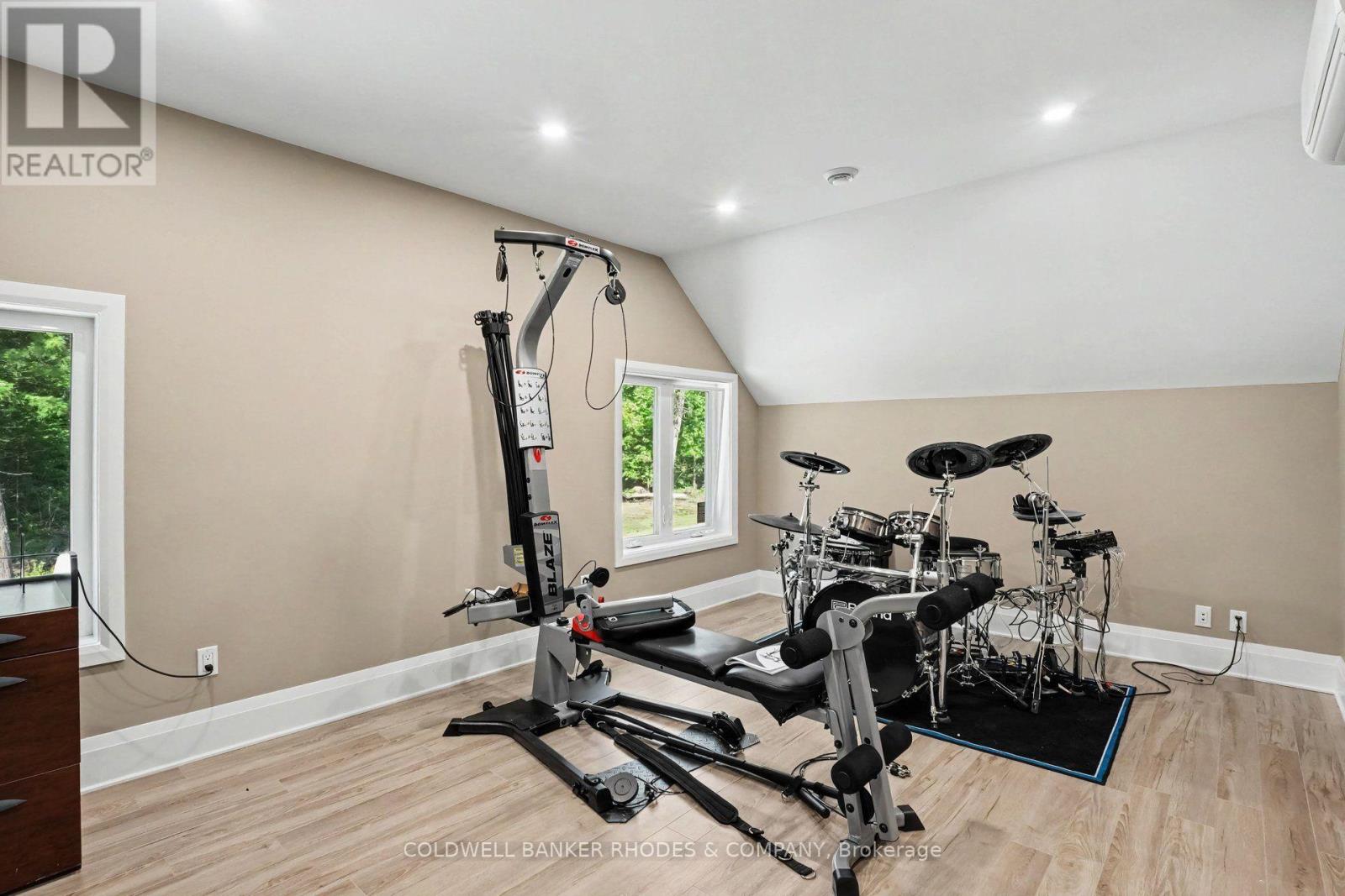 780 MCKENZIE AVENUE - 33