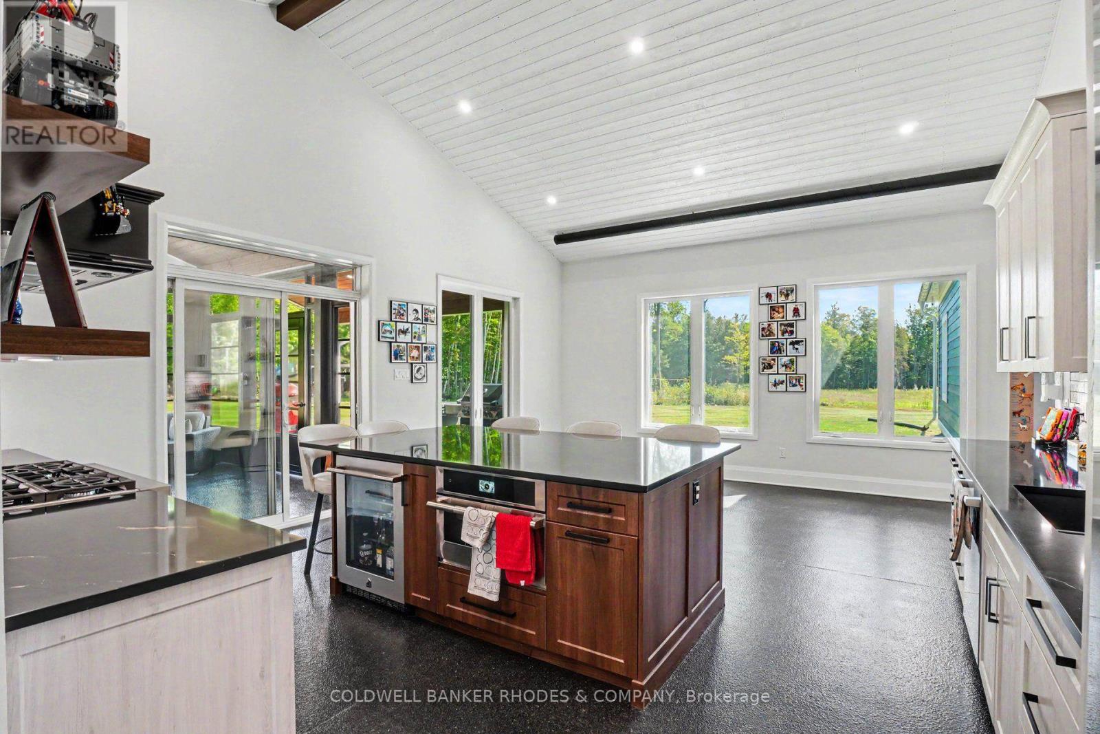 780 MCKENZIE AVENUE - 8