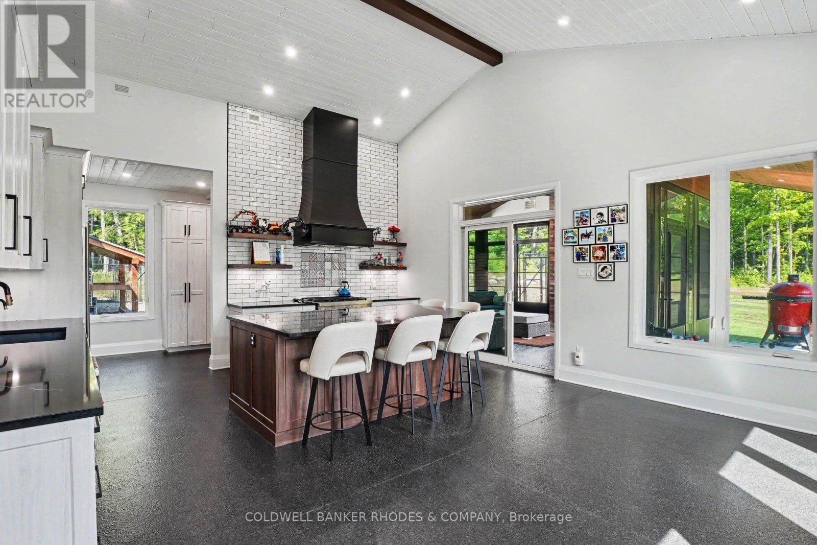 780 MCKENZIE AVENUE - 9