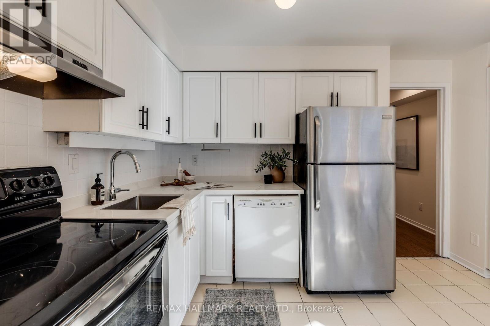 599 ROEHAMPTON AVENUE - 10
