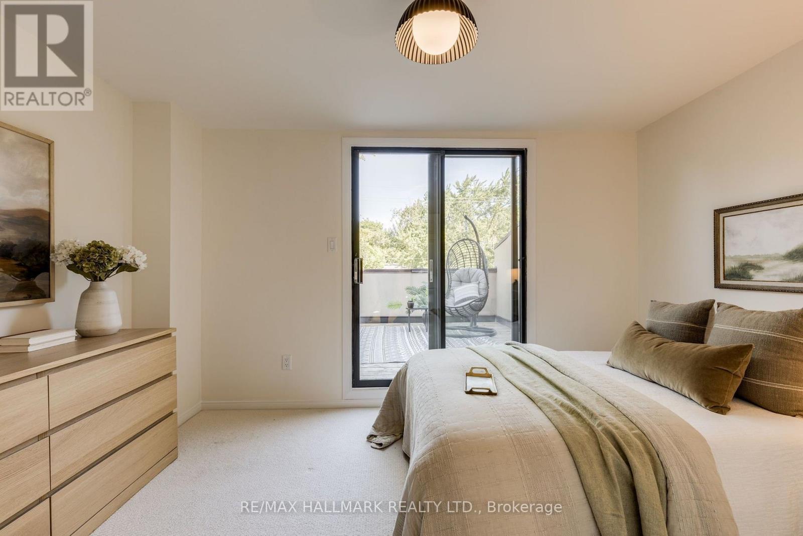 599 ROEHAMPTON AVENUE - 16