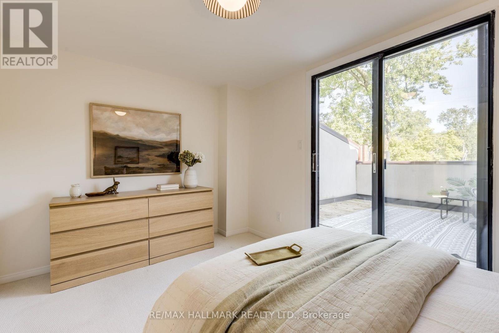 599 ROEHAMPTON AVENUE - 17