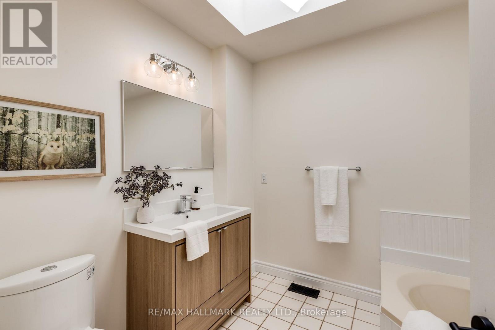 599 ROEHAMPTON AVENUE - 21