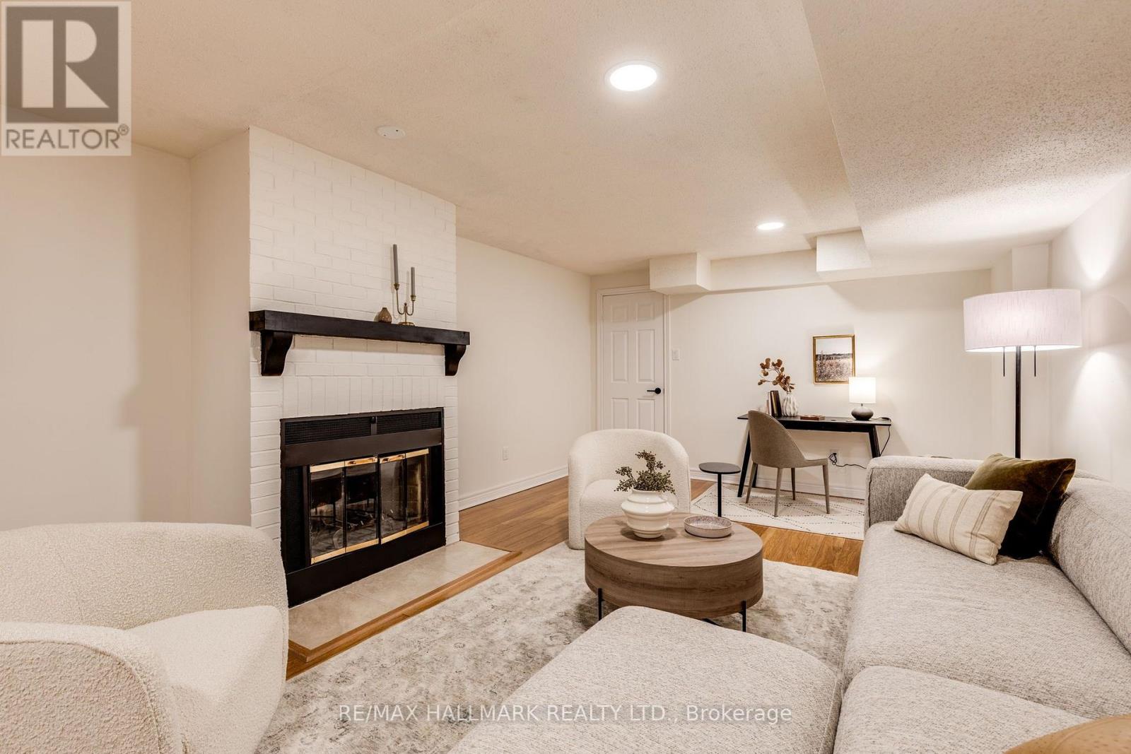 599 ROEHAMPTON AVENUE - 24