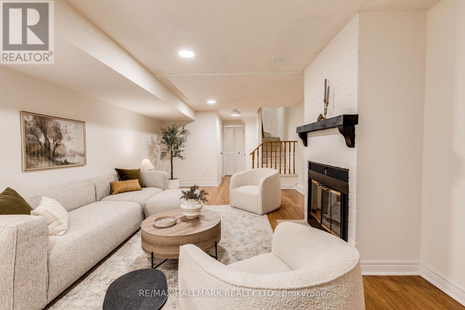 599 ROEHAMPTON AVENUE - 25