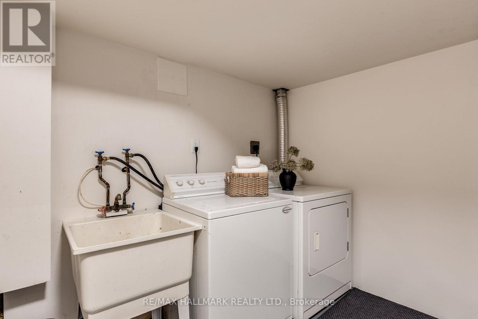 599 ROEHAMPTON AVENUE - Image 27