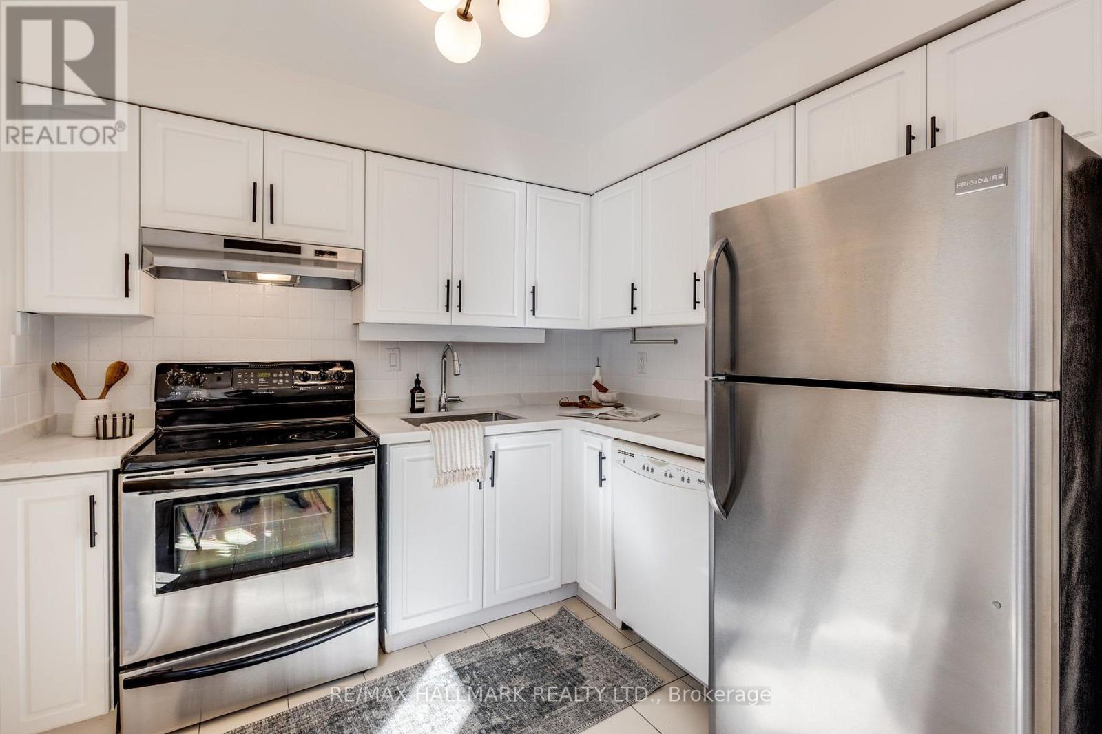 599 ROEHAMPTON AVENUE - 9