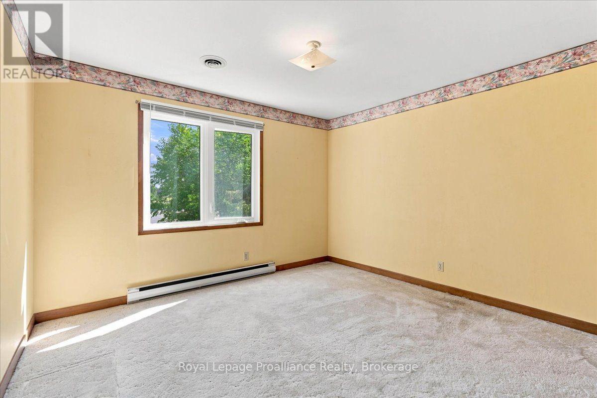 28 KENSINGTON CRESCENT - 22
