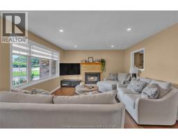 Living room/Fireplace - 2027 Dufferin Avenue, Wallaceburg, ON N8A4M5 Photo 8