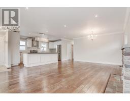 Living room - 367 Cummer Avenue, Toronto, ON M2M2G3 Photo 9
