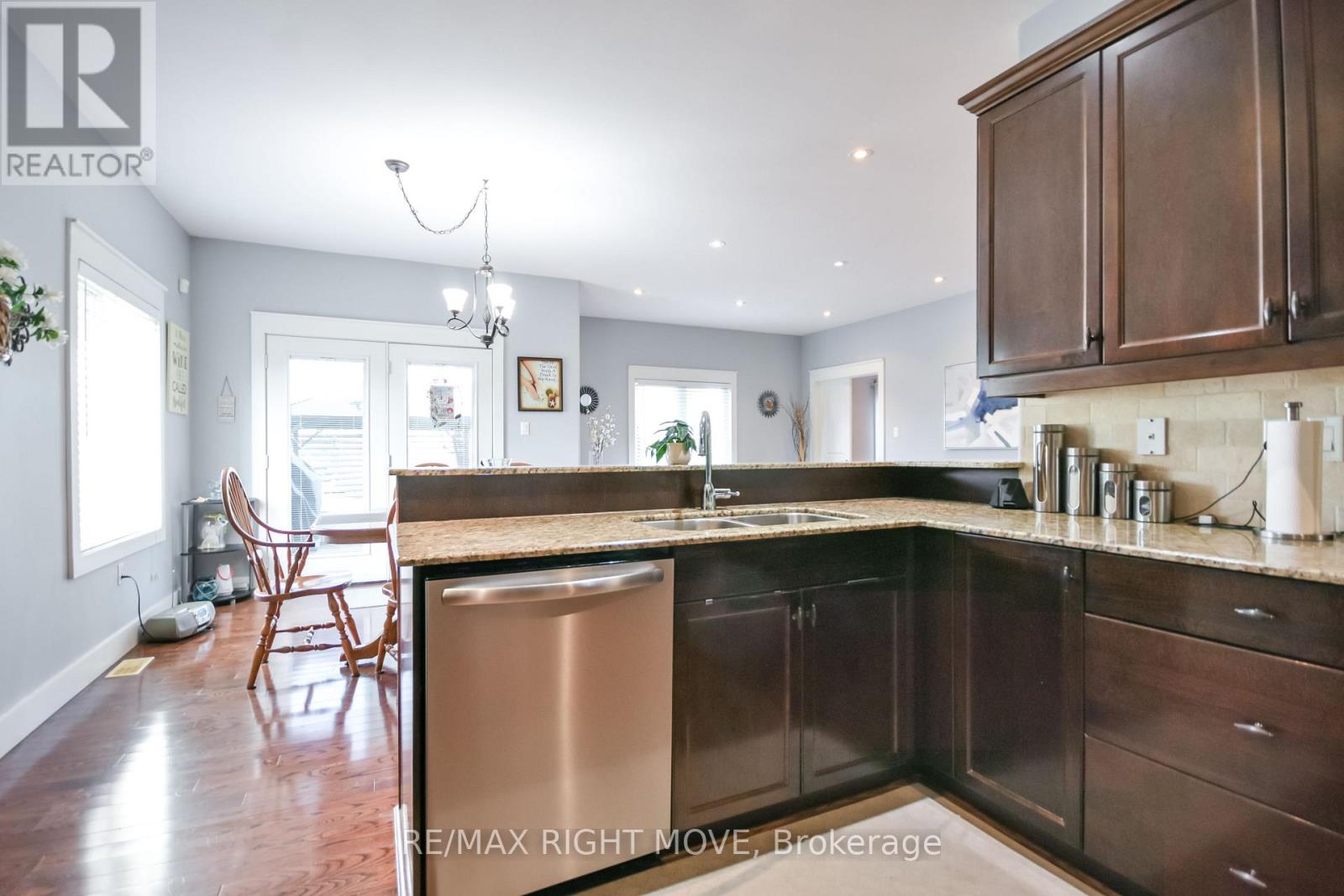 3938 WOOD AVENUE - 11