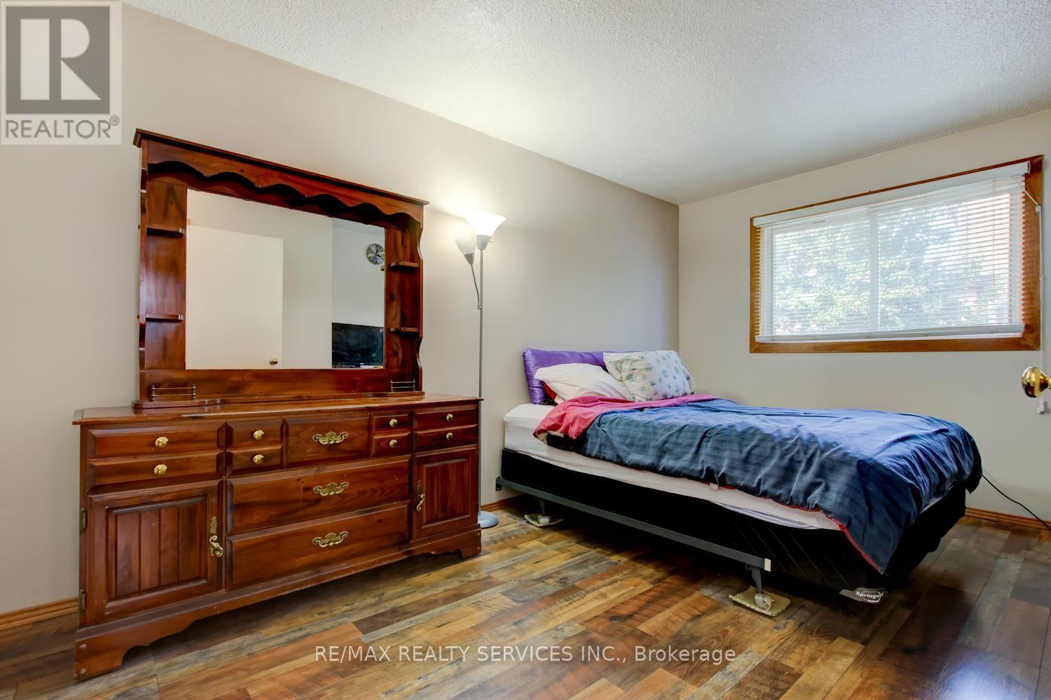 41 GREENLEAF CRESCENT - 17