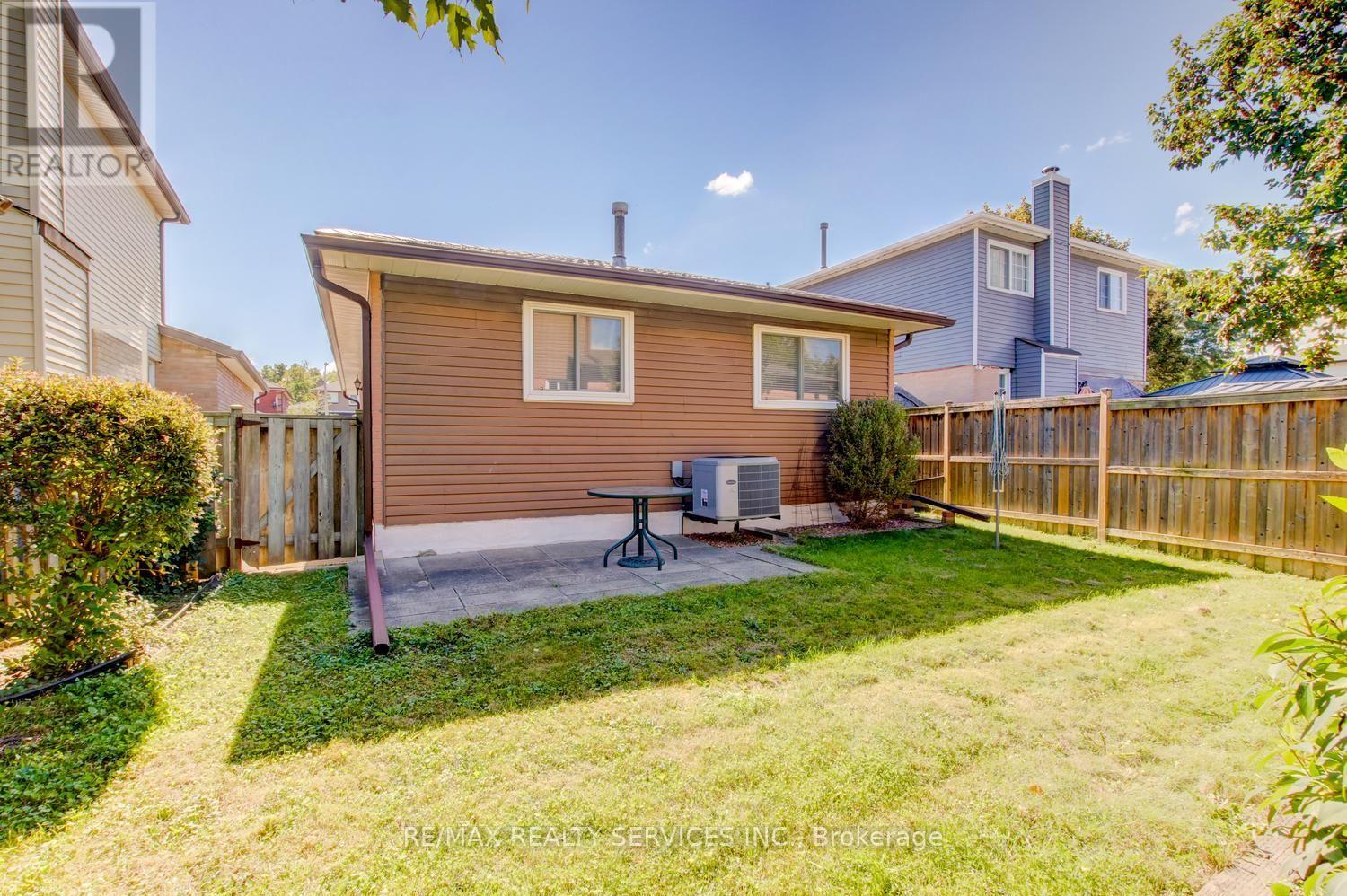 41 GREENLEAF CRESCENT - 38