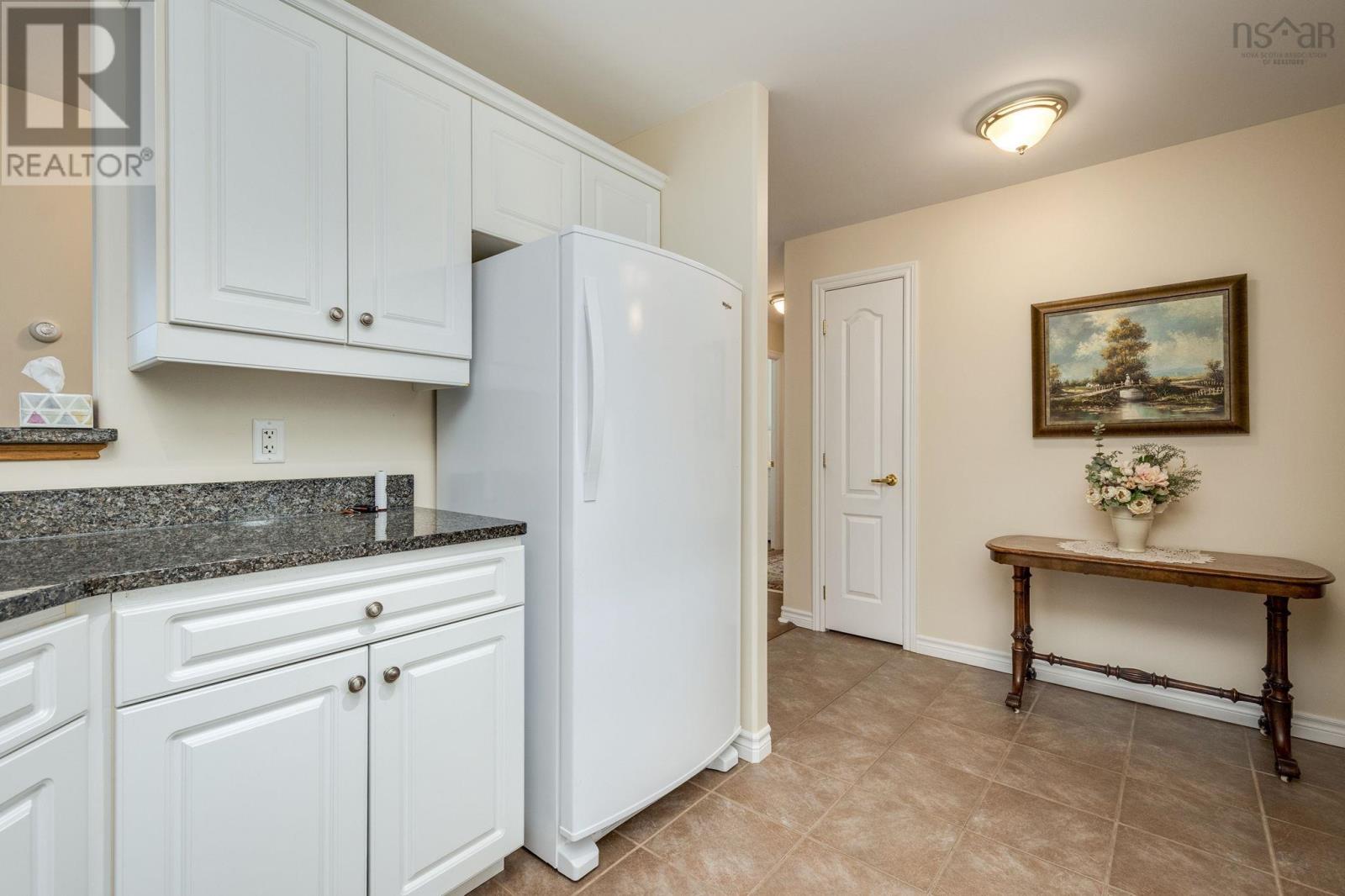 216 36 Southgate Drive, Bedford — photo 6