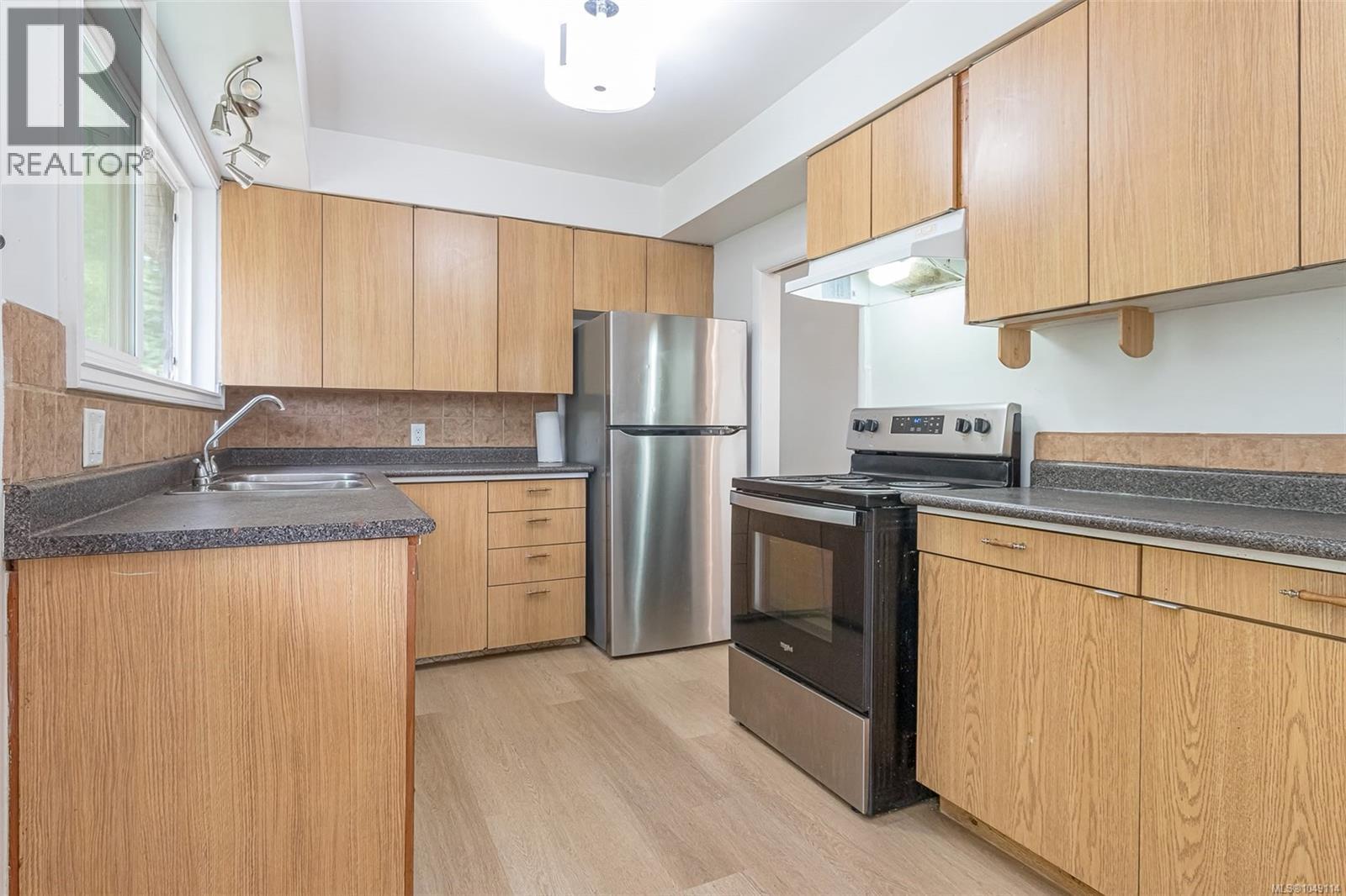 770 Government St - Image 9