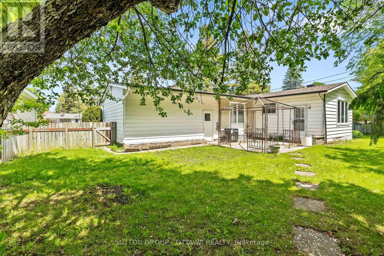 45 LARKSPUR DRIVE - 41