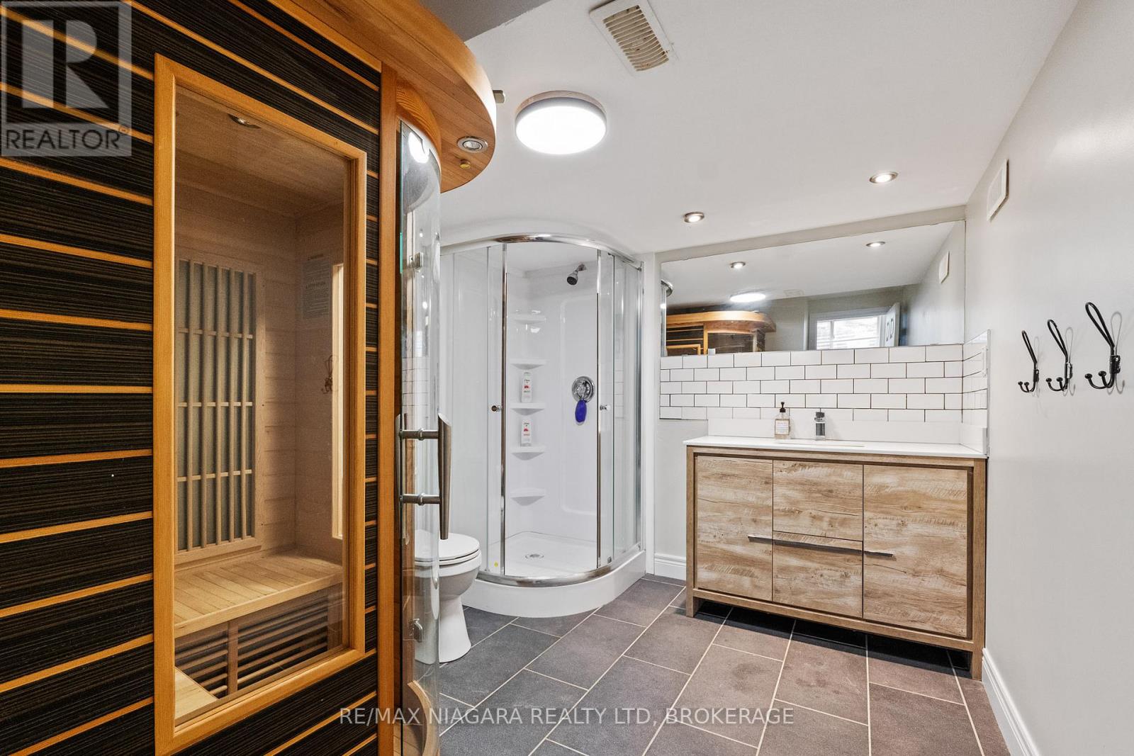 51268 TUNNACLIFFE ROAD S - 39