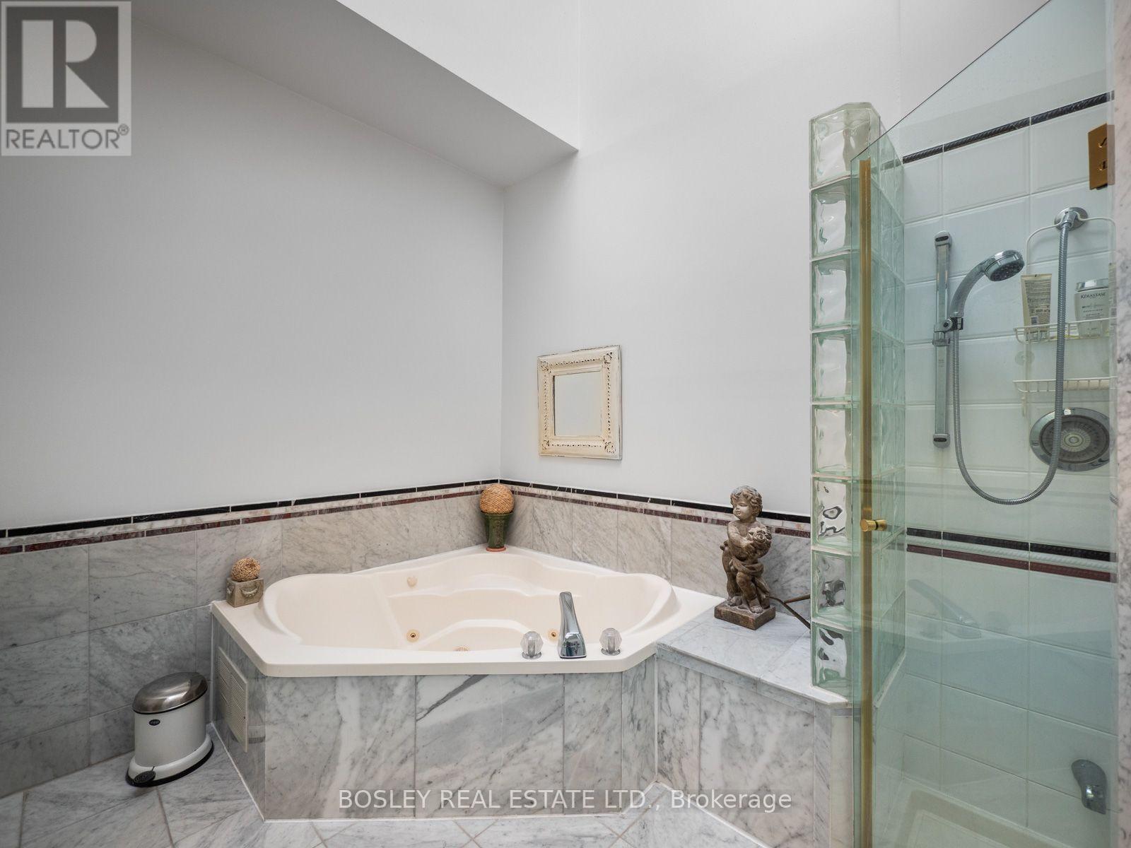 10 DE SAVERY CRESCENT - 28