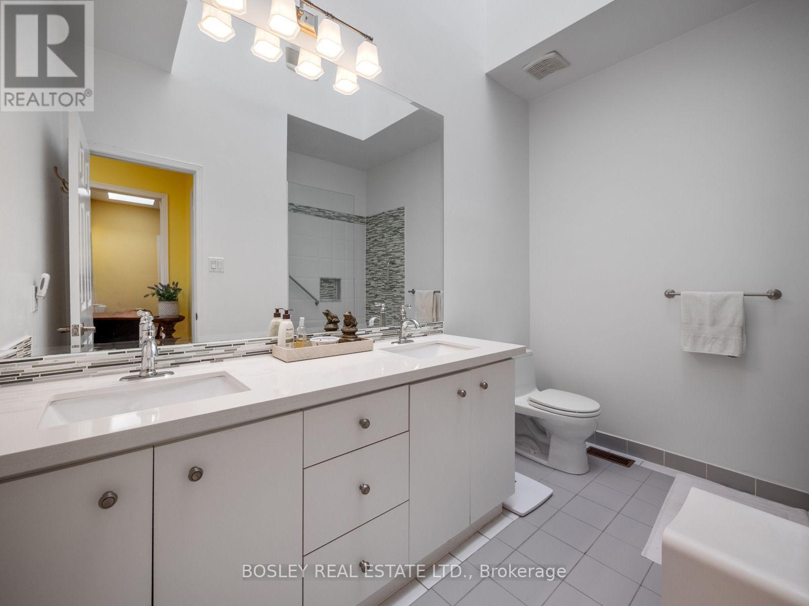 10 DE SAVERY CRESCENT - 37