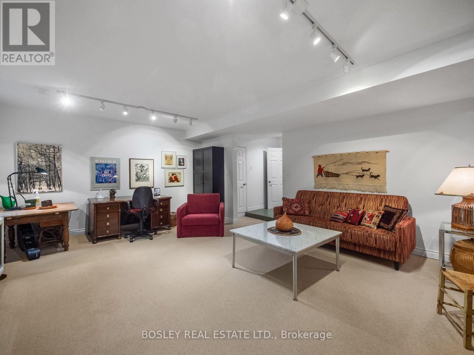 10 DE SAVERY CRESCENT - 42