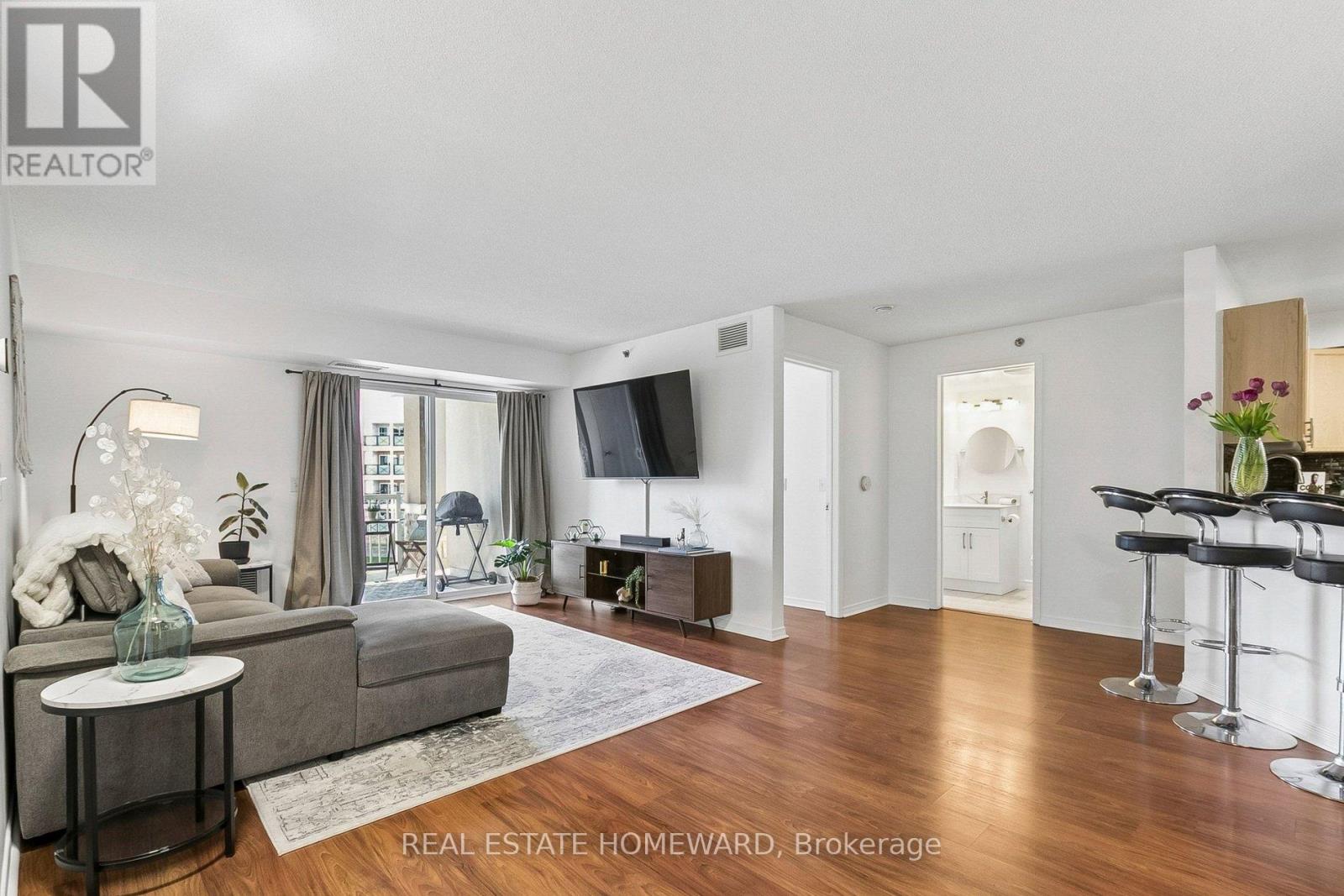 #416 684 WARDEN AVENUE - 3