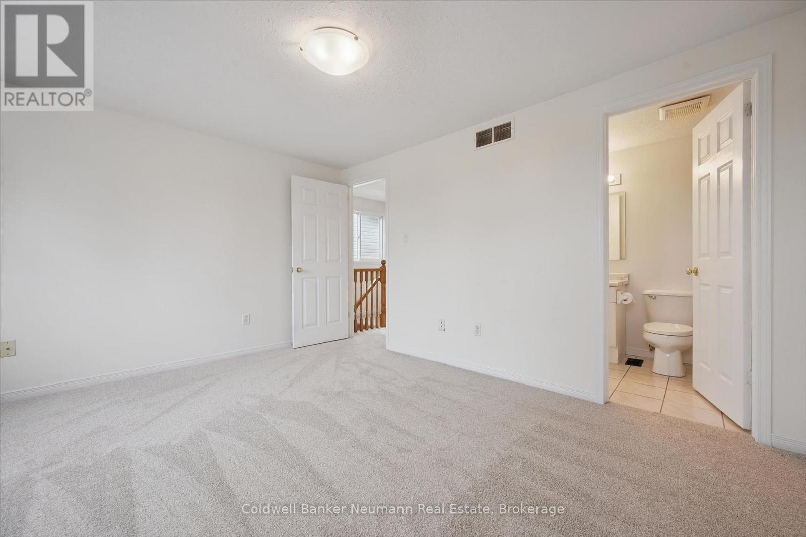 24 LEE STREET - 32
