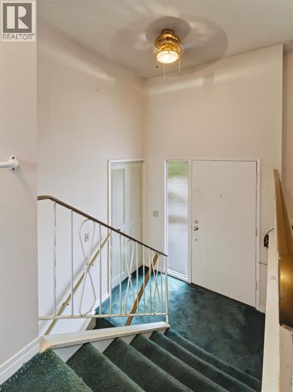 1219 Hunterquay Hill NW - 13