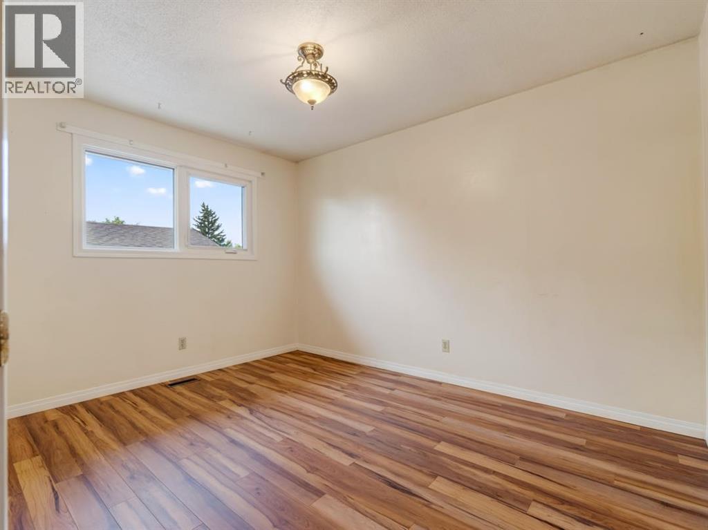 1219 Hunterquay Hill NW - Image 25