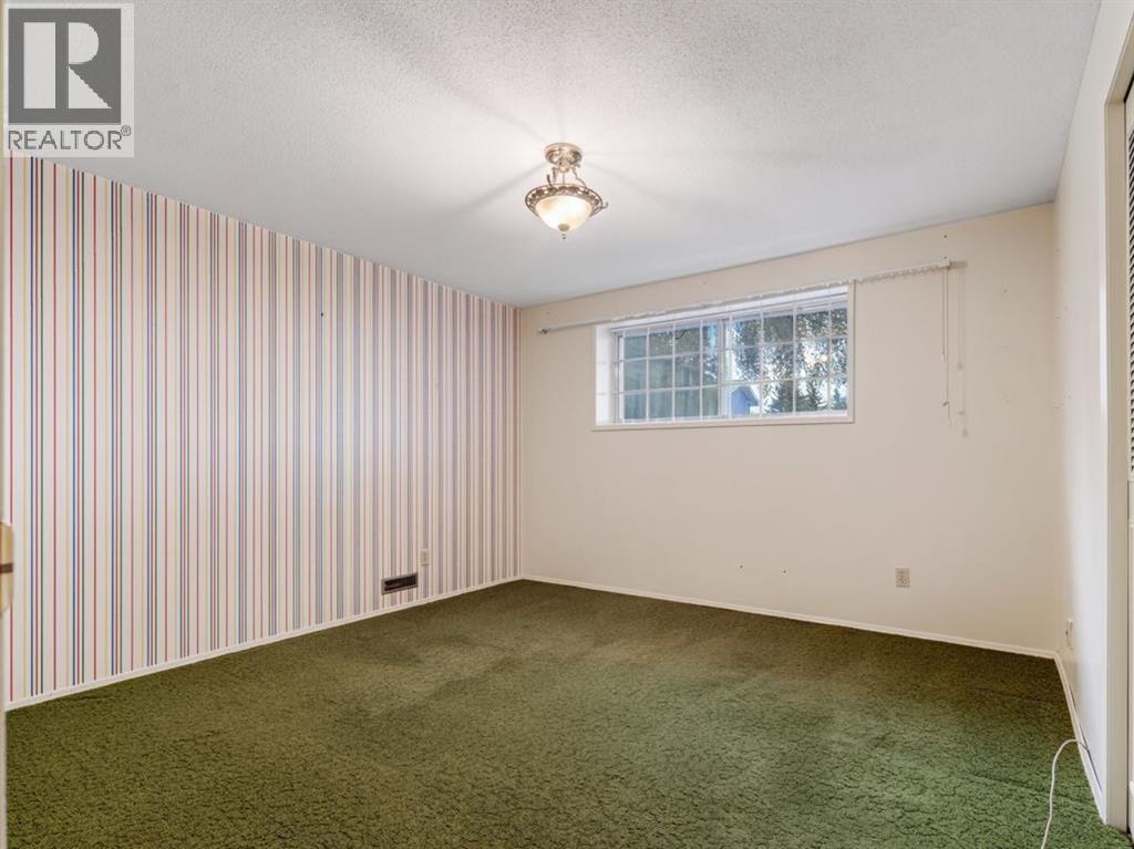 1219 Hunterquay Hill NW - 35