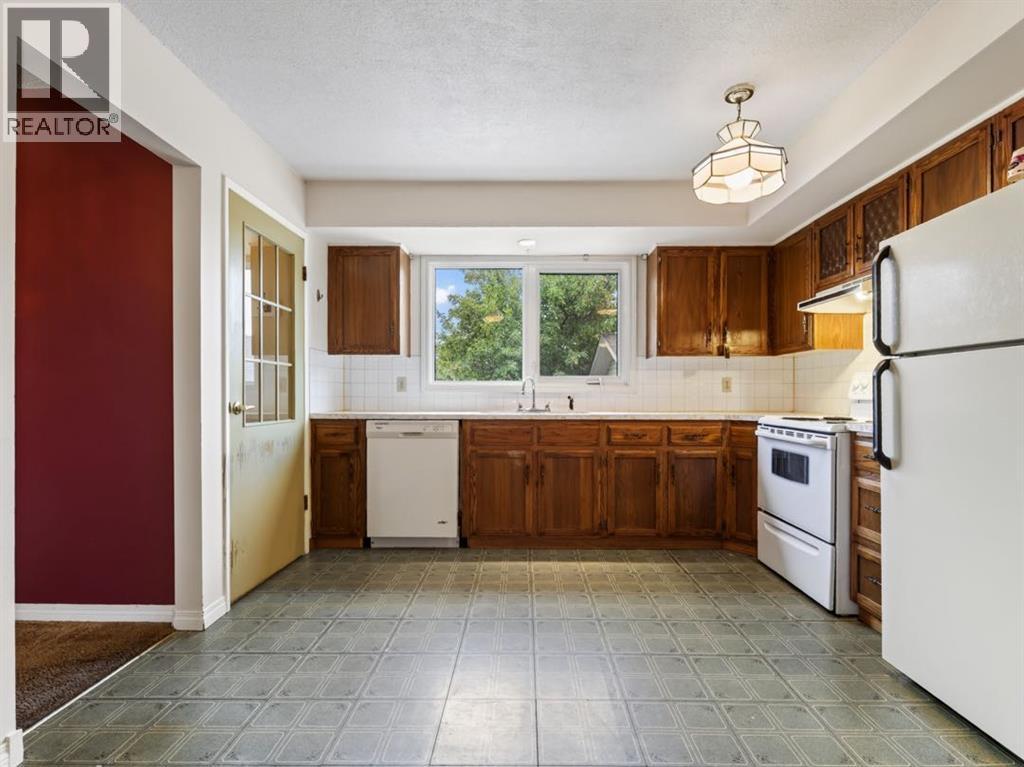 1219 Hunterquay Hill NW - Image 21