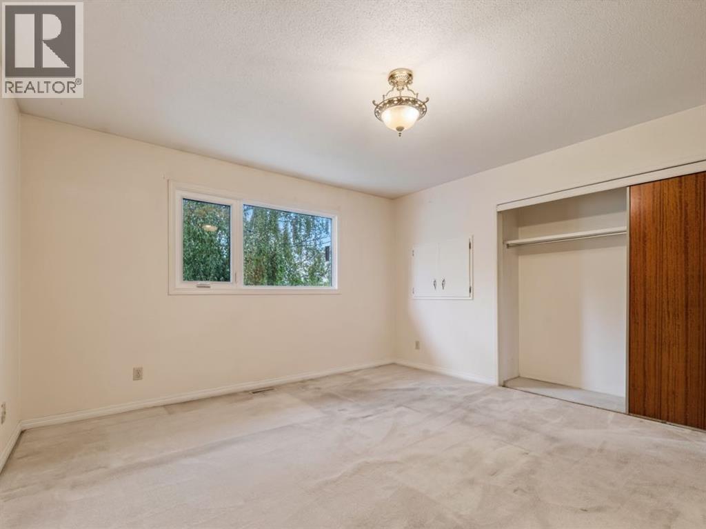1219 Hunterquay Hill NW - Image 28