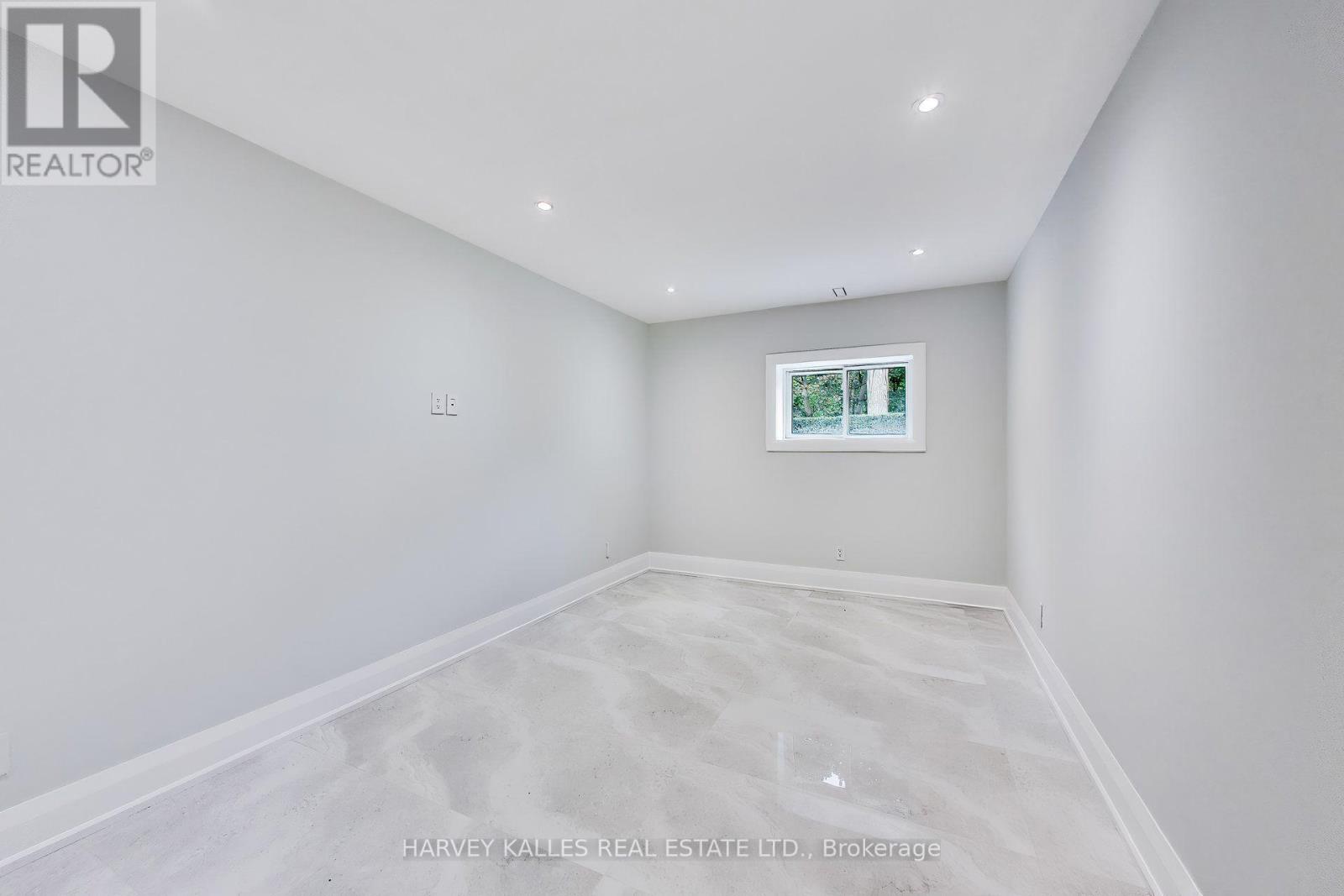 24 RAVENSCREST DRIVE - 43