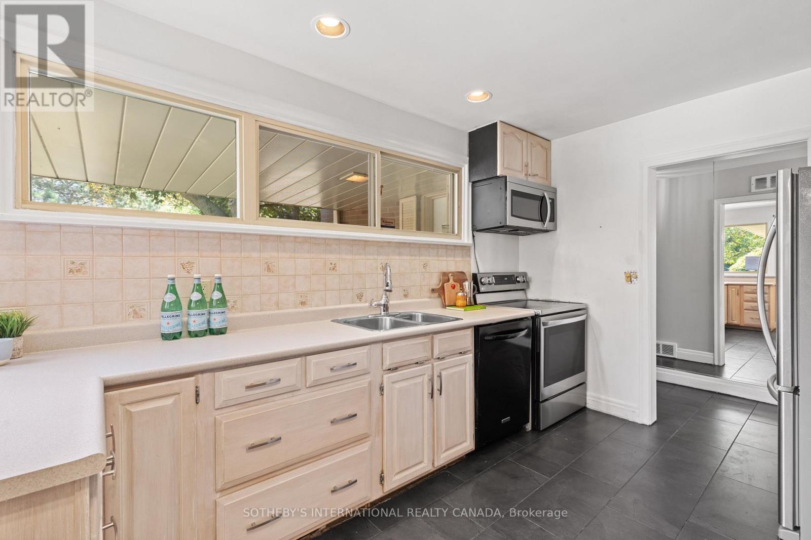 9 BABINGTON COURT - 14