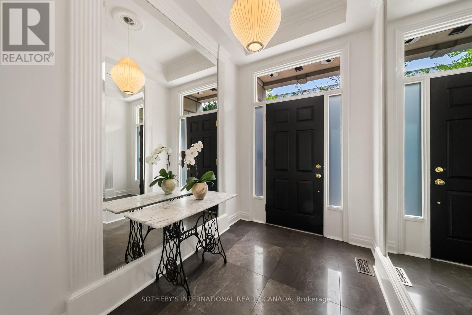 213 Walmer Road, Toronto — photo 2