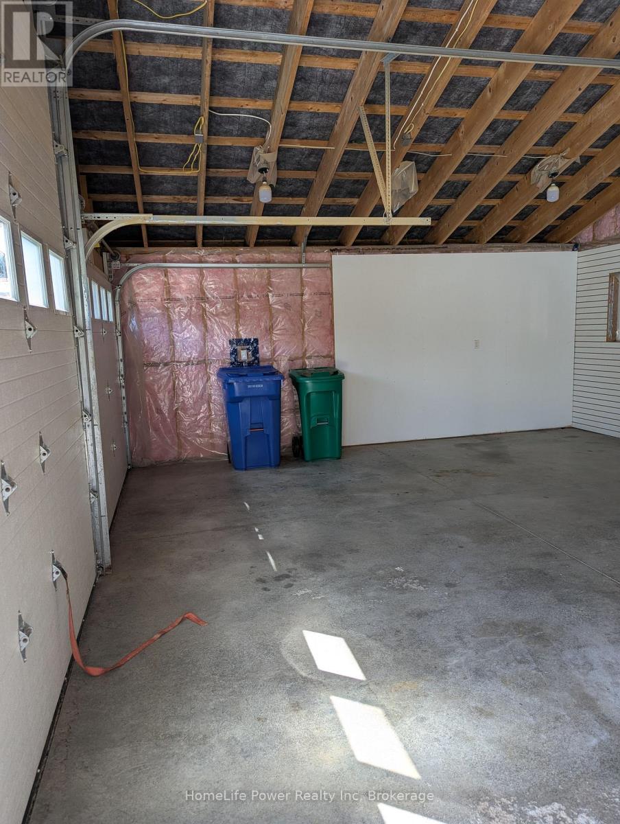 1077 QUEEN STREET - 38