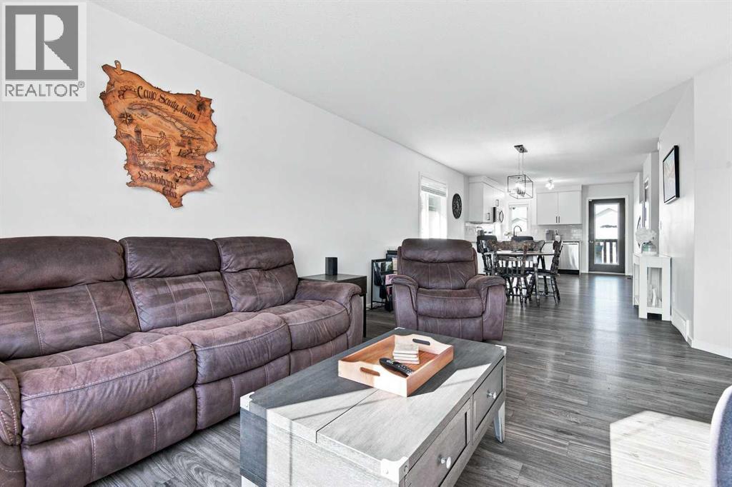 Listing photo – 212 Thomlison Avenue, Red Deer