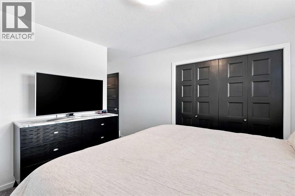 Listing photo – 212 Thomlison Avenue, Red Deer