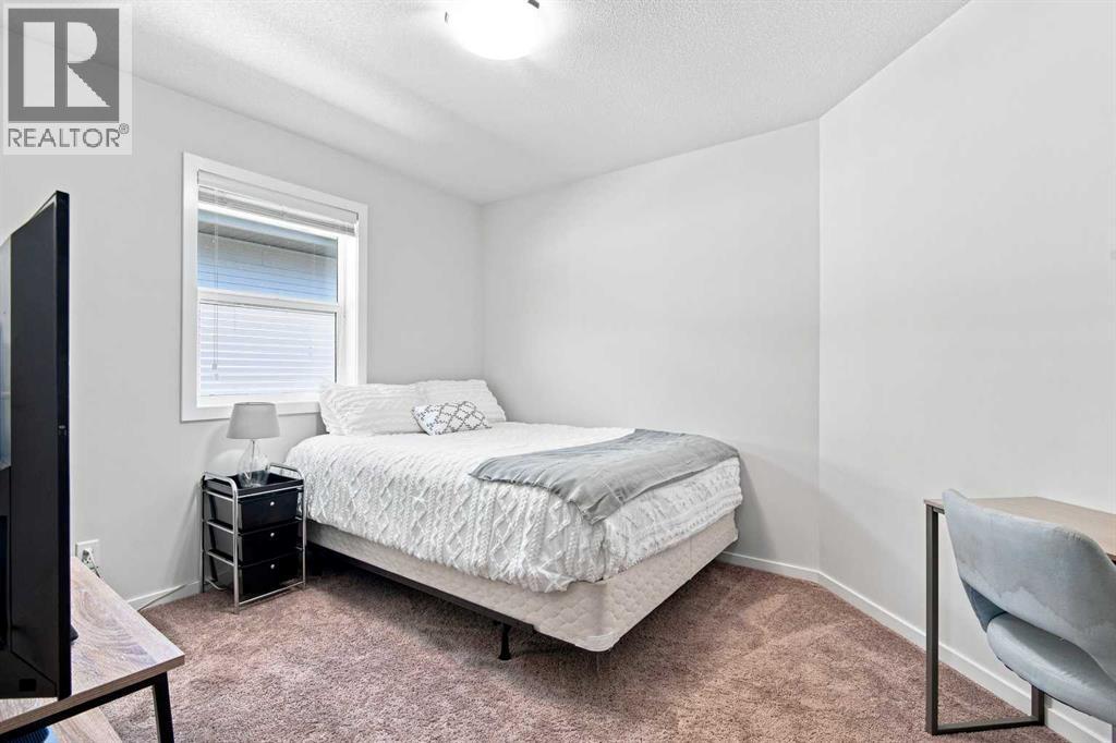 Listing photo – 212 Thomlison Avenue, Red Deer