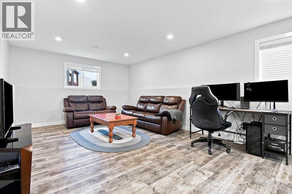 Listing photo – 212 Thomlison Avenue, Red Deer