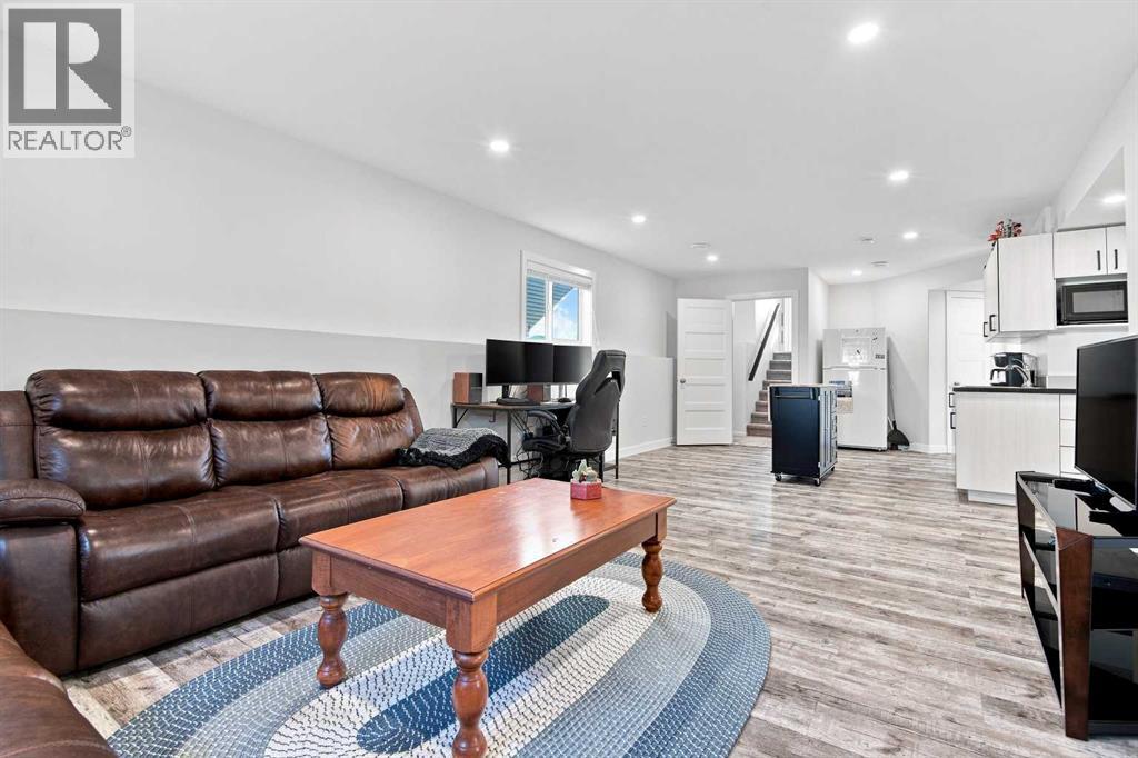 Listing photo – 212 Thomlison Avenue, Red Deer