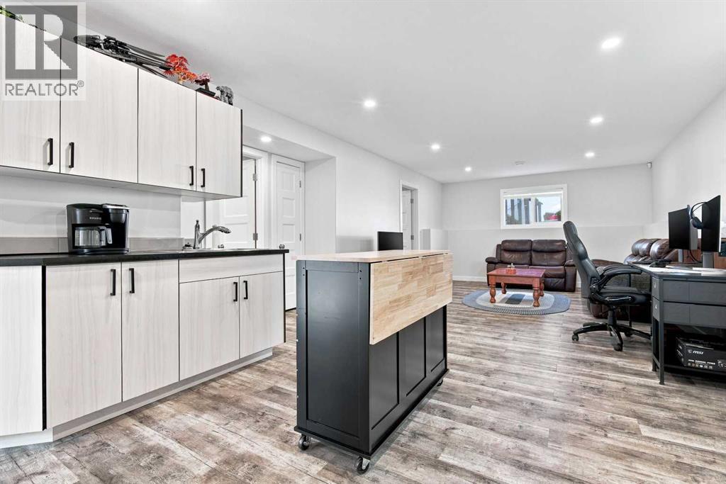 Listing photo – 212 Thomlison Avenue, Red Deer