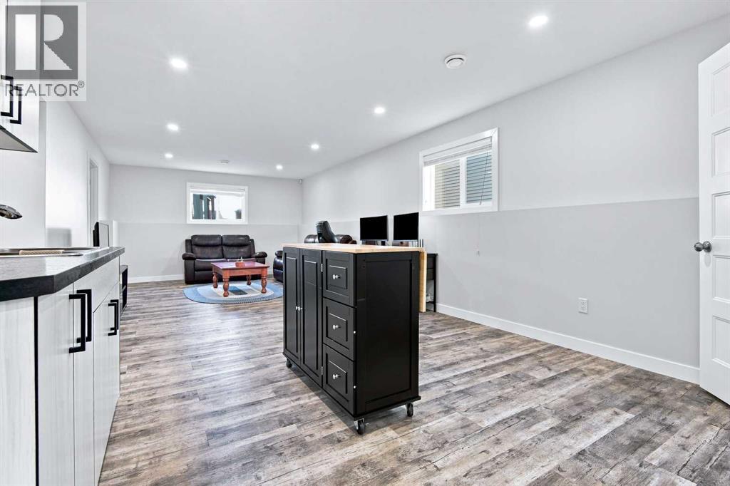 Listing photo – 212 Thomlison Avenue, Red Deer
