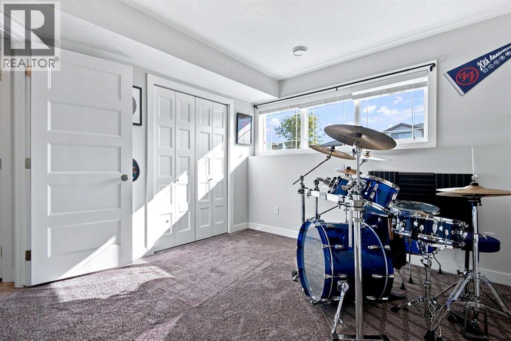 Listing photo – 212 Thomlison Avenue, Red Deer