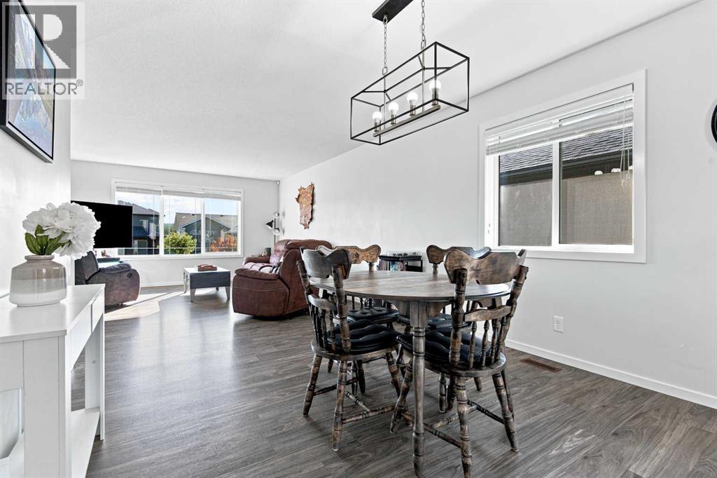 Listing photo – 212 Thomlison Avenue, Red Deer