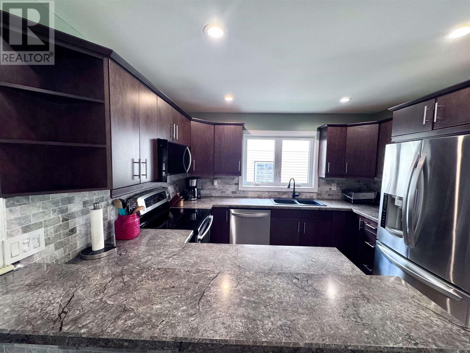 18 Wood AVE, Wawa — photo 8