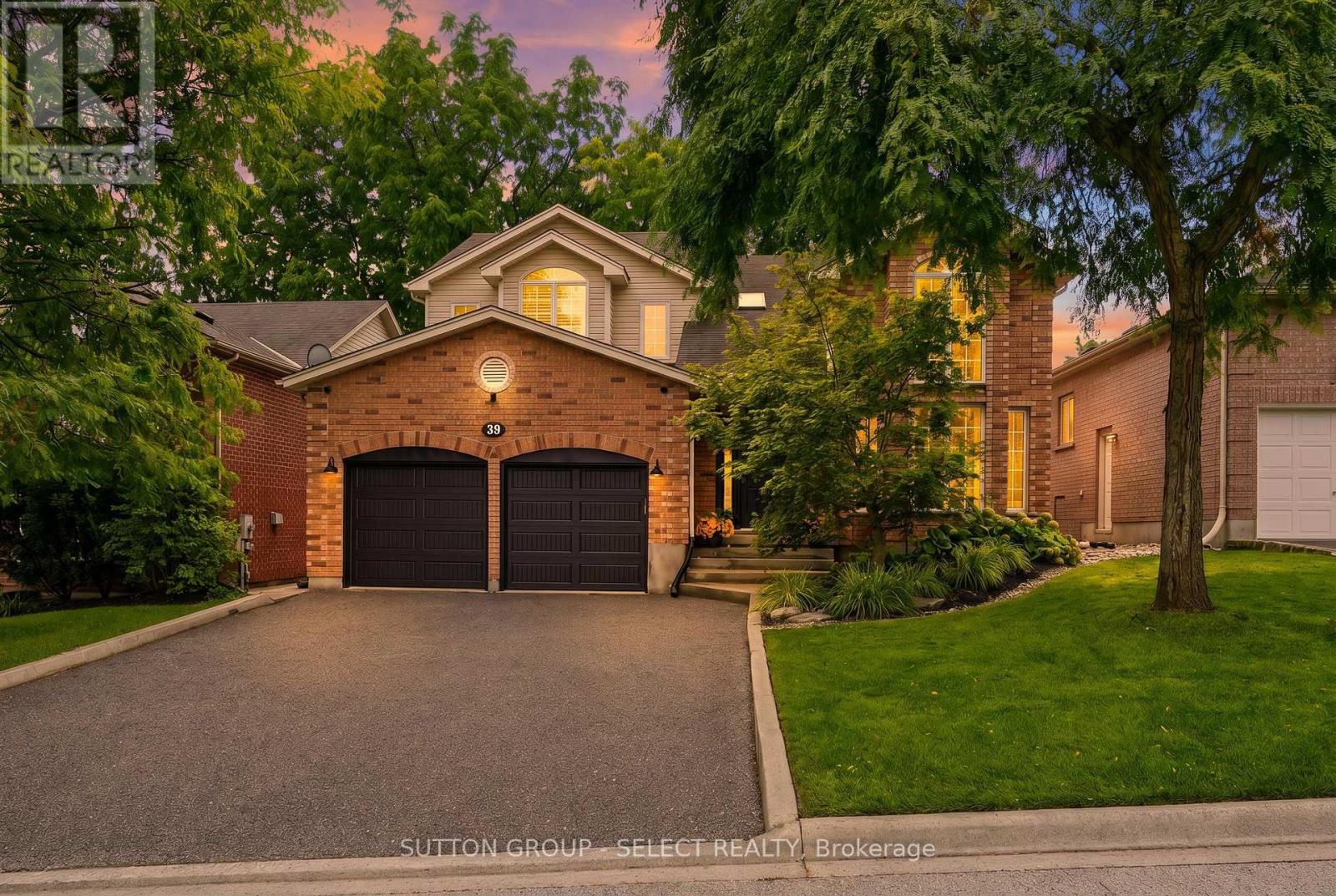39 CAROLINIAN LANE — photo 2
