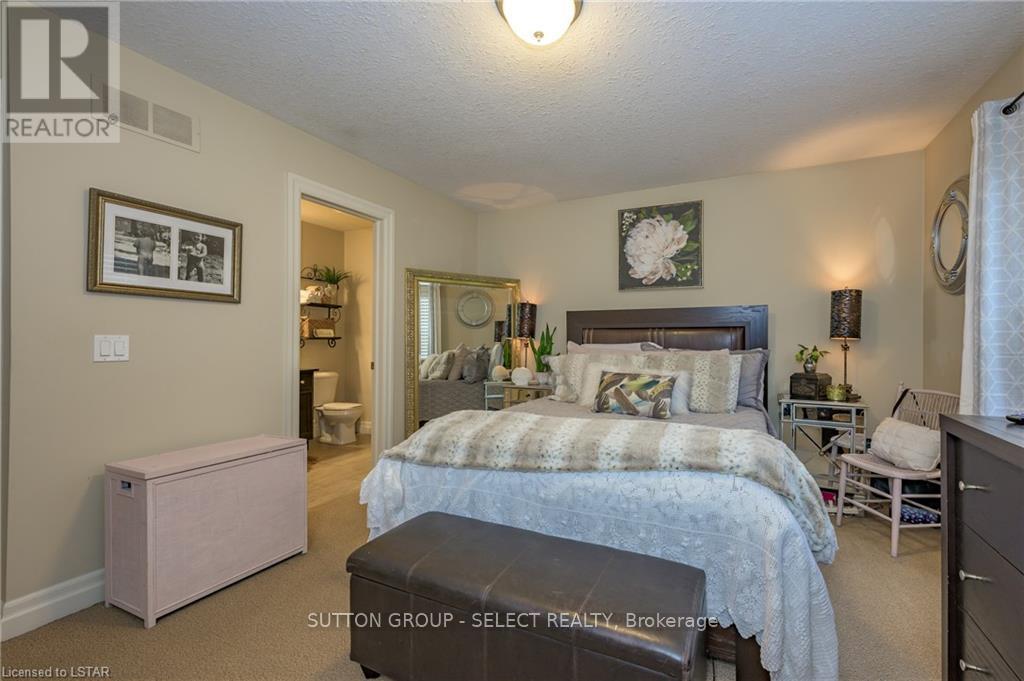#3 1850 BEAVERBROOK AVENUE - 21