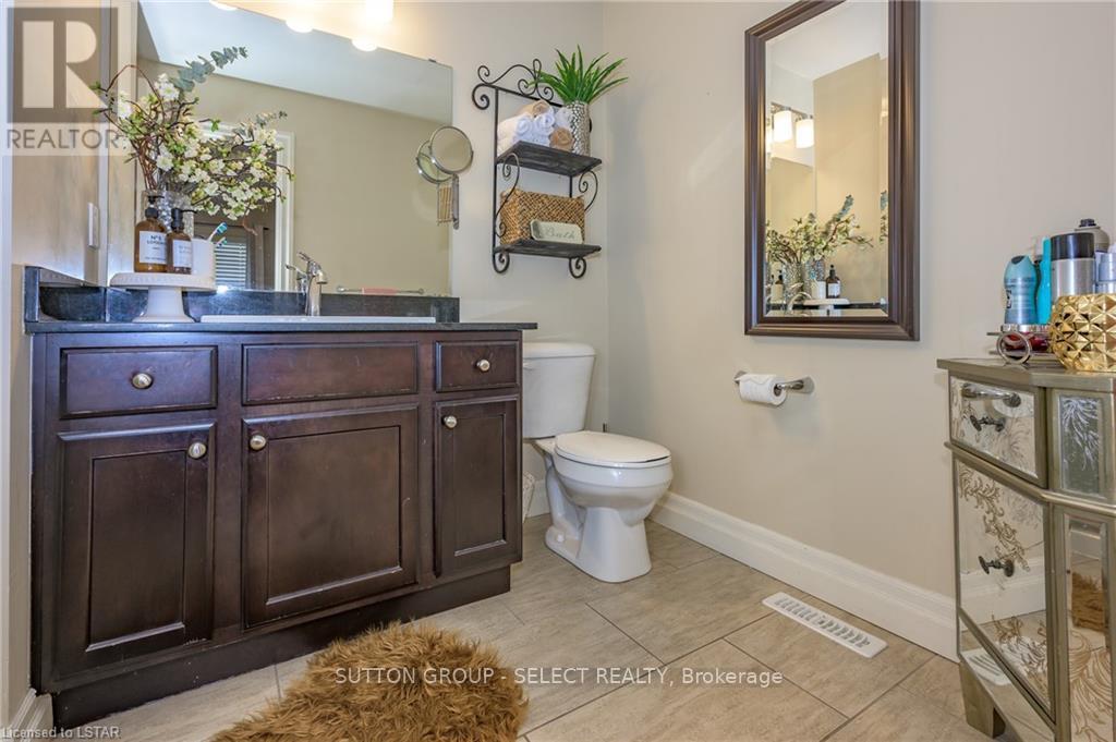 #3 1850 BEAVERBROOK AVENUE - Image 23