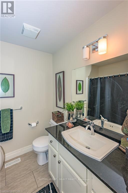 #3 1850 BEAVERBROOK AVENUE - Image 25